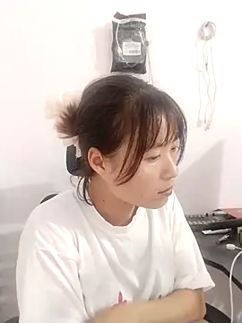 Snapshot of linda_bae00 chatting on 09-18-25, 01:18 linda bae00 online show from 09-18-25, 01:18