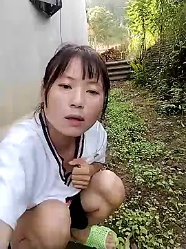 Snapshot of linda_bae00 chatting on 09-20-25, 12:44 linda bae00 online show from 09-20-25, 12:44