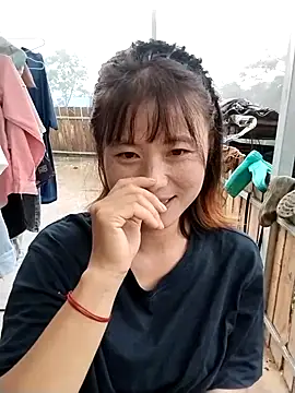 Snapshot of linda_bae00 chatting on 09-22-25, 01:29 linda bae00 online show from 09-22-25, 01:29