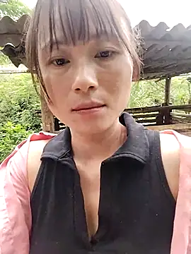 Snapshot of linda_bae00 chatting on 09-28-25, 01:22 linda bae00 online show from 09-28-25, 01:22