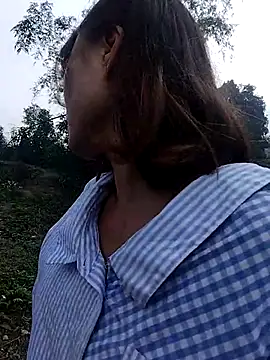 Snapshot of linda_bae00 chatting on 10-11-25, 02:44 linda bae00 online show from 10-11-25, 02:44