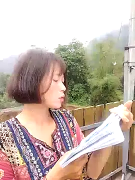 Snapshot of linda_bae00 chatting on 10-20-25, 12:55 linda bae00 online show from 10-20-25, 12:55