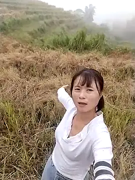 Snapshot of linda_bae00 chatting on 10-24-25, 03:14 linda bae00 online show from 10-24-25, 03:14