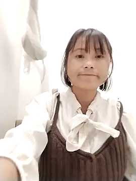 Snapshot of linda_bae00 chatting on 11-21-25, 12:59 linda bae00 online show from 11-21-25, 12:59