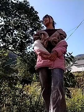 Snapshot of linda_bae00 chatting on 11-29-25, 01:52 linda bae00 online show from 11-29-25, 01:52