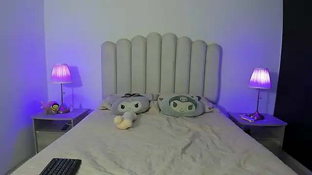 SofieBunnie online show from 11-10-25, 11:04