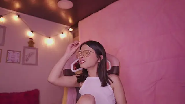 Lana Dreams  online show from 12-23-25, 12:08