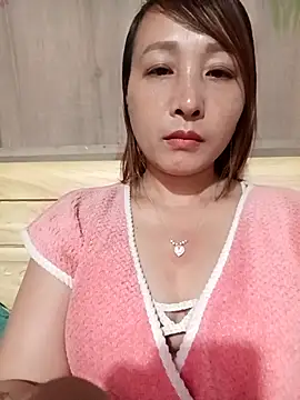 Missa kute20 online show from 10-06-25, 10:23