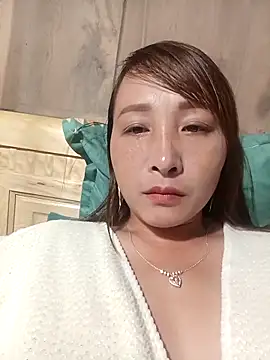 Missa kute20 online show from 10-17-25, 12:41