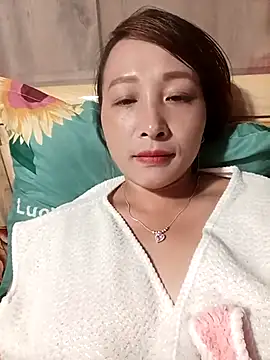 Missa kute20 online show from 10-18-25, 01:41