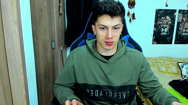 javiersexymann online show from 01-05-25, 03:32