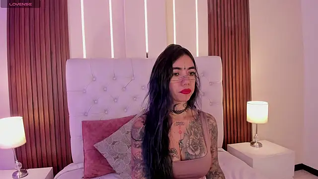 ViolettaAlemida online show from 09-20-25, 12:17