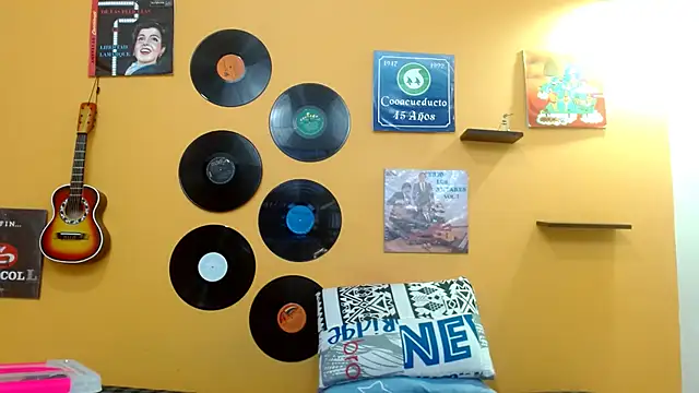 skinnyverus18 online show from 09-21-25, 06:53