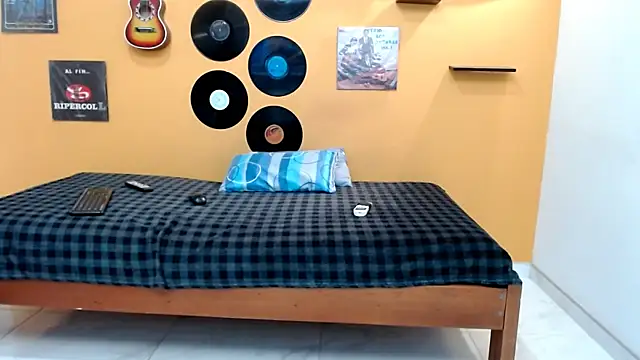 skinnyverus18 online show from 02-09-26, 07:07