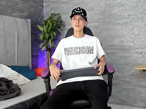 ArthurCox online show from 11-04-25, 05:34