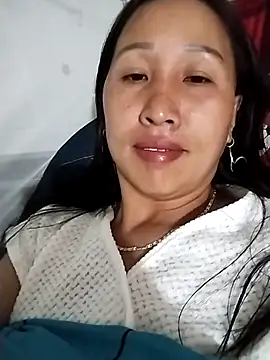 Snapshot of cute_love00 chatting on 02-14-26, 02:03 cute love00 online show from 02-14-26, 02:03