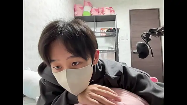 Snapshot of akkan_6868 chatting on 12-04-25, 12:03 akkan 6868 online show from 12-04-25, 12:03