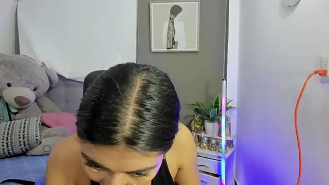 Allison 19   online show from 11-23-25, 12:32