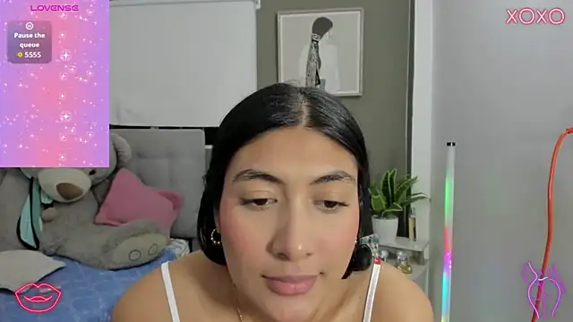 Allison 19   online show from 12-17-25, 04:18