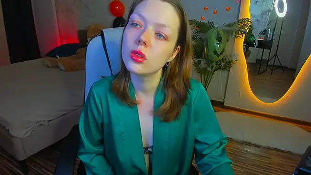 Lunar Lily online show from 11-01-25, 05:31