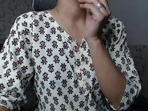 snow white123 online show from 10-02-25, 08:16