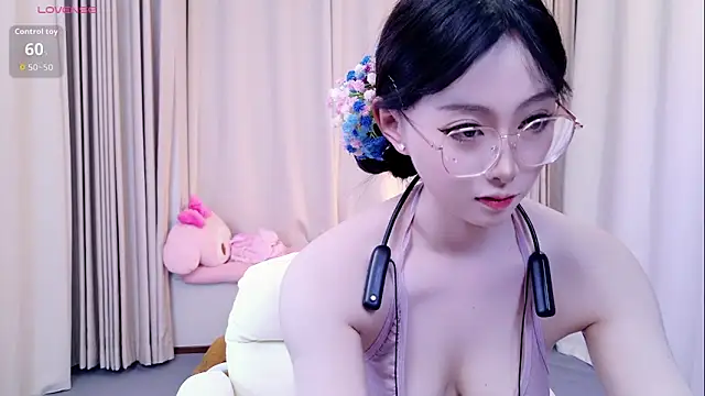 niannian18 online show from 11-21-25, 10:14