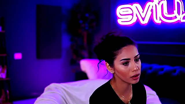 SiennaRuh online show from 11-19-25, 11:43