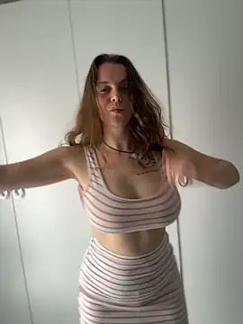 TenderLaGlamor online show from 10-11-25, 12:36