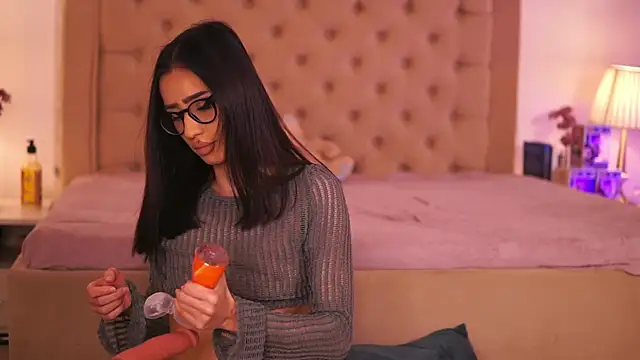 ChloeObril online show from 04-05-26, 04:09