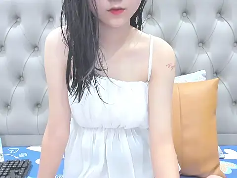 Snapshot of _ly__ chatting on 10-06-25, 04:15 ly online show from 10-06-25, 04:15