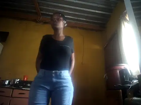 Snapshot of Caramelchick01 chatting on 09-24-25, 09:45 Caramelchick01 online show from 09-24-25, 09:45