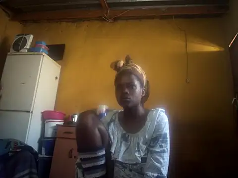 Snapshot of Caramelchick01 chatting on 10-03-25, 07:05 Caramelchick01 online show from 10-03-25, 07:05