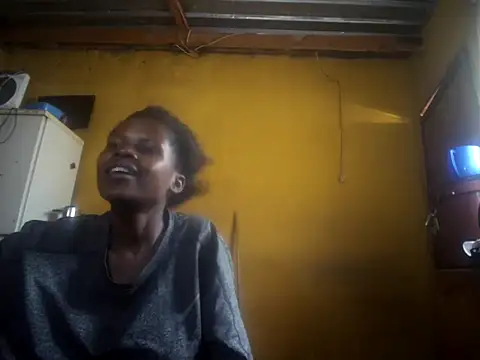 Snapshot of Caramelchick01 chatting on 10-17-25, 08:17 Caramelchick01 online show from 10-17-25, 08:17