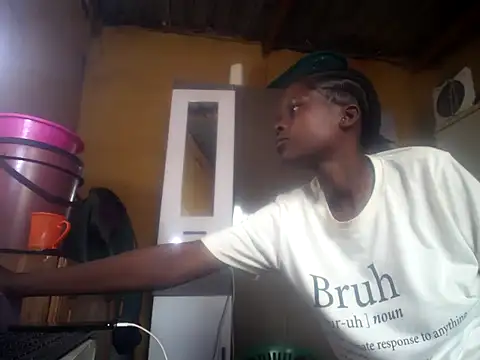 Snapshot of Caramelchick01 chatting on 10-29-25, 06:15 Caramelchick01 online show from 10-29-25, 06:15