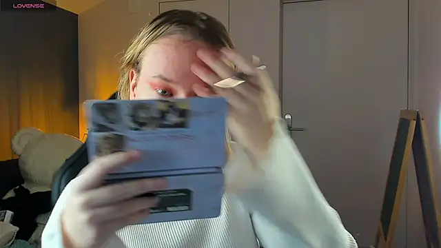 Amanda Butlerr online show from 11-13-25, 10:25