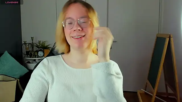 Amanda Butlerr online show from 11-23-25, 10:04