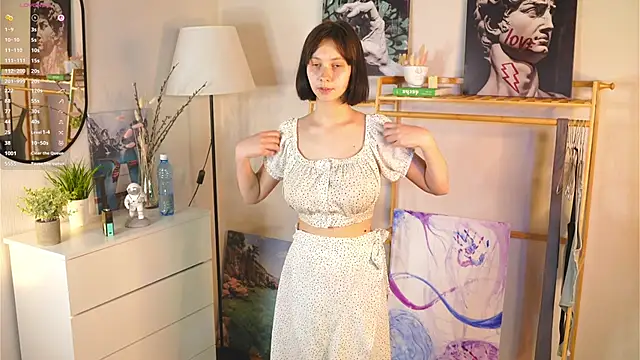 Snapshot of SuzanneHowse chatting on 09-09-25, 07:19 SuzanneHowse online show from 09-09-25, 07:19