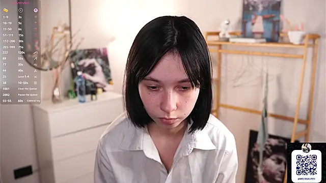 Snapshot of SuzanneHowse chatting on 10-12-25, 05:39 SuzanneHowse online show from 10-12-25, 05:39