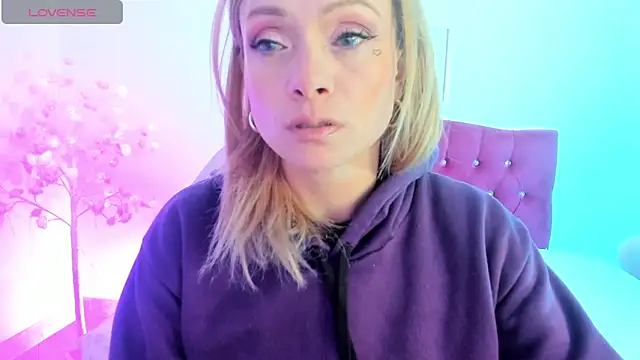Snapshot of scarlett_blake11 chatting on 10-03-25, 04:31 scarlett blake11 online show from 10-03-25, 04:31