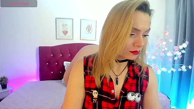 Snapshot of scarlett_blake11 chatting on 10-15-25, 04:56 scarlett blake11 online show from 10-15-25, 04:56