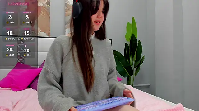 CloveDia online show from 10-05-25, 05:06