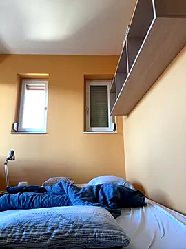 Snapshot of Raveman chatting on 10-25-25, 01:51 Raveman online show from 10-25-25, 01:51