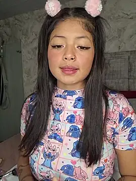 Snapshot of ashleythompson2025 chatting on 01-08-26, 12:40 ashleythompson2025 online show from 01-08-26, 12:40