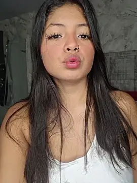 Snapshot of ashleythompson2025 chatting on 01-12-26, 12:54 ashleythompson2025 online show from 01-12-26, 12:54