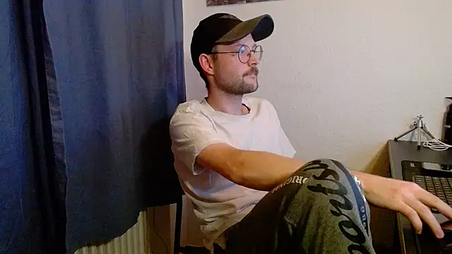 ChefDeLust online show from 10-20-25, 05:02