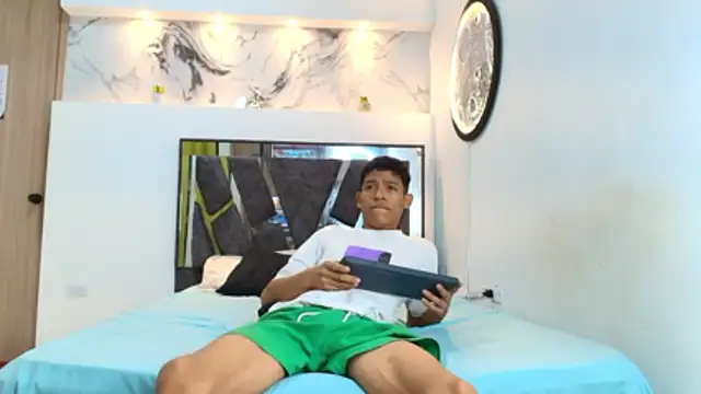 BEAUTY BOYS1 online show from 10-26-25, 07:14