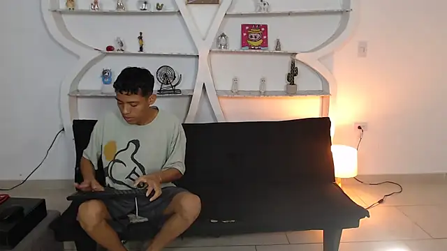 BEAUTY BOYS1 online show from 11-28-25, 07:11