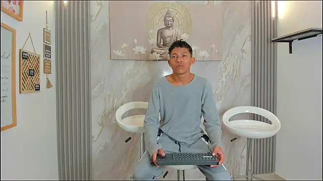 BEAUTY BOYS1 online show from 01-08-26, 07:21