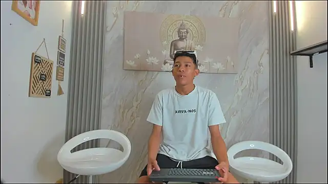 BEAUTY BOYS1 online show from 01-10-26, 07:21