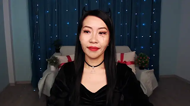 LiaPak online show from 10-31-25, 01:06